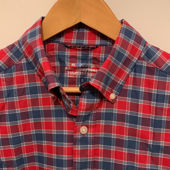 Vineyard Vines (S) - Picture 2 of 15